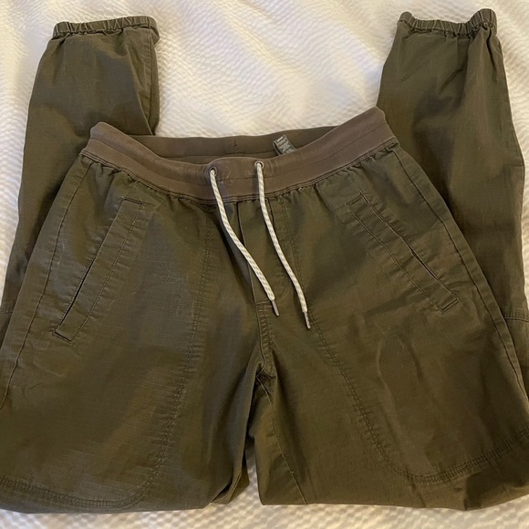 Vuori Rip stop traveler jogger in Olive Green Small - Picture 1 of 8